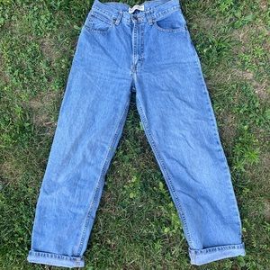 High waisted light wash jeans